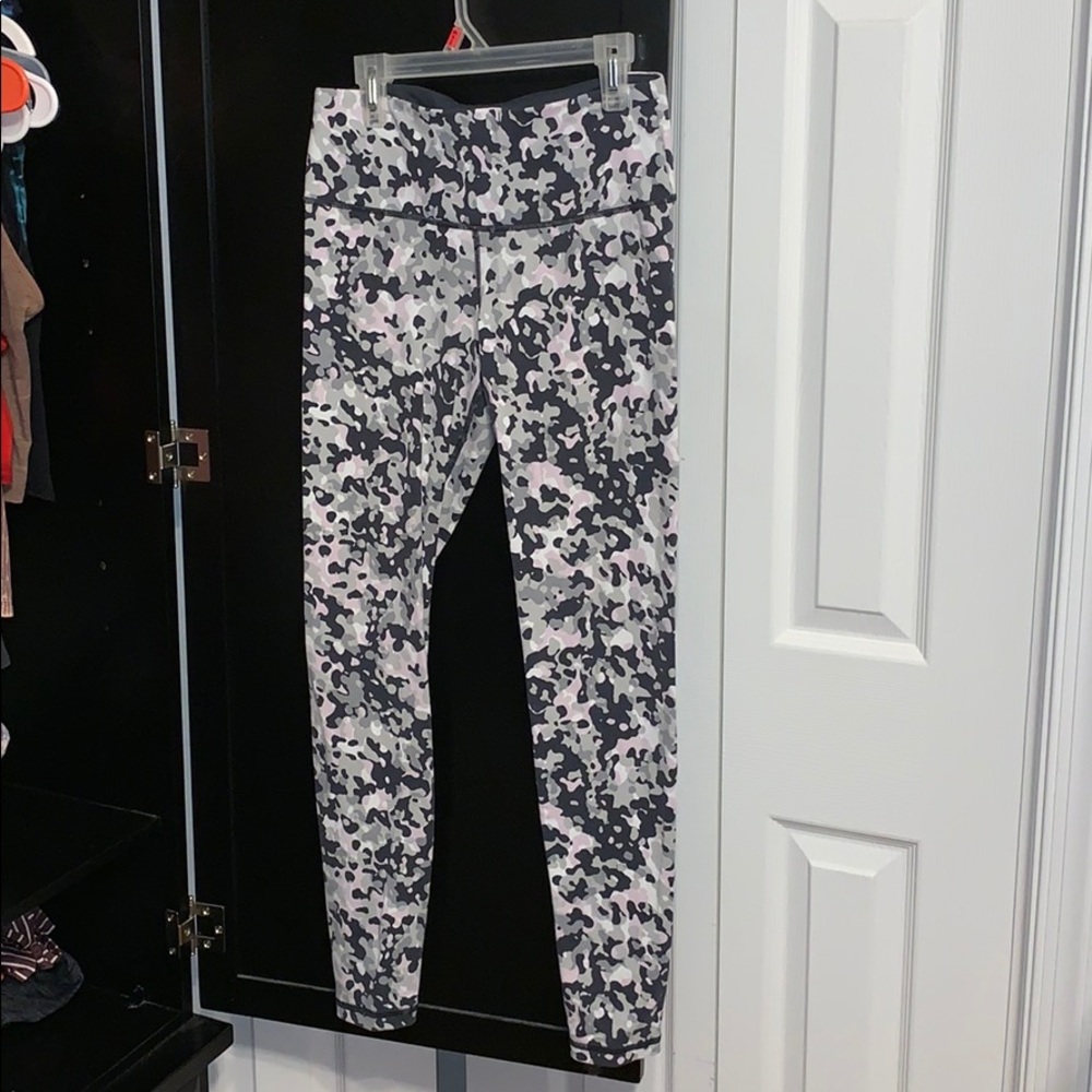 VICTORIA’S SECRET SPORT LEGGINGS